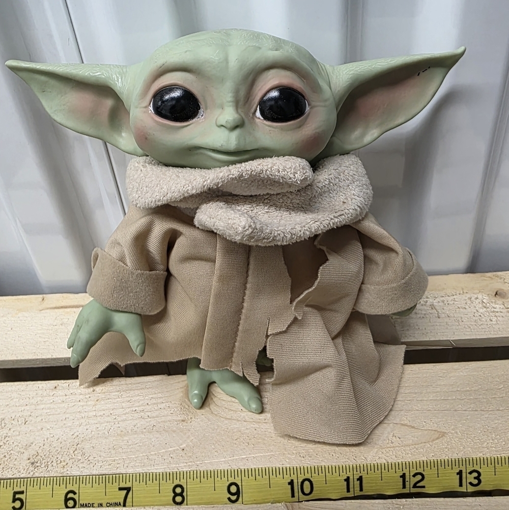 Star Wars Yoda Green and Tan Baby Alien Plush Toy
